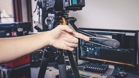 Using an elastic band as a shock absorber 